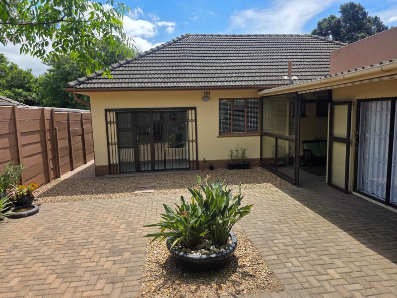 To Let 7 Bedroom Property for Rent in Bonnie Brae Western Cape